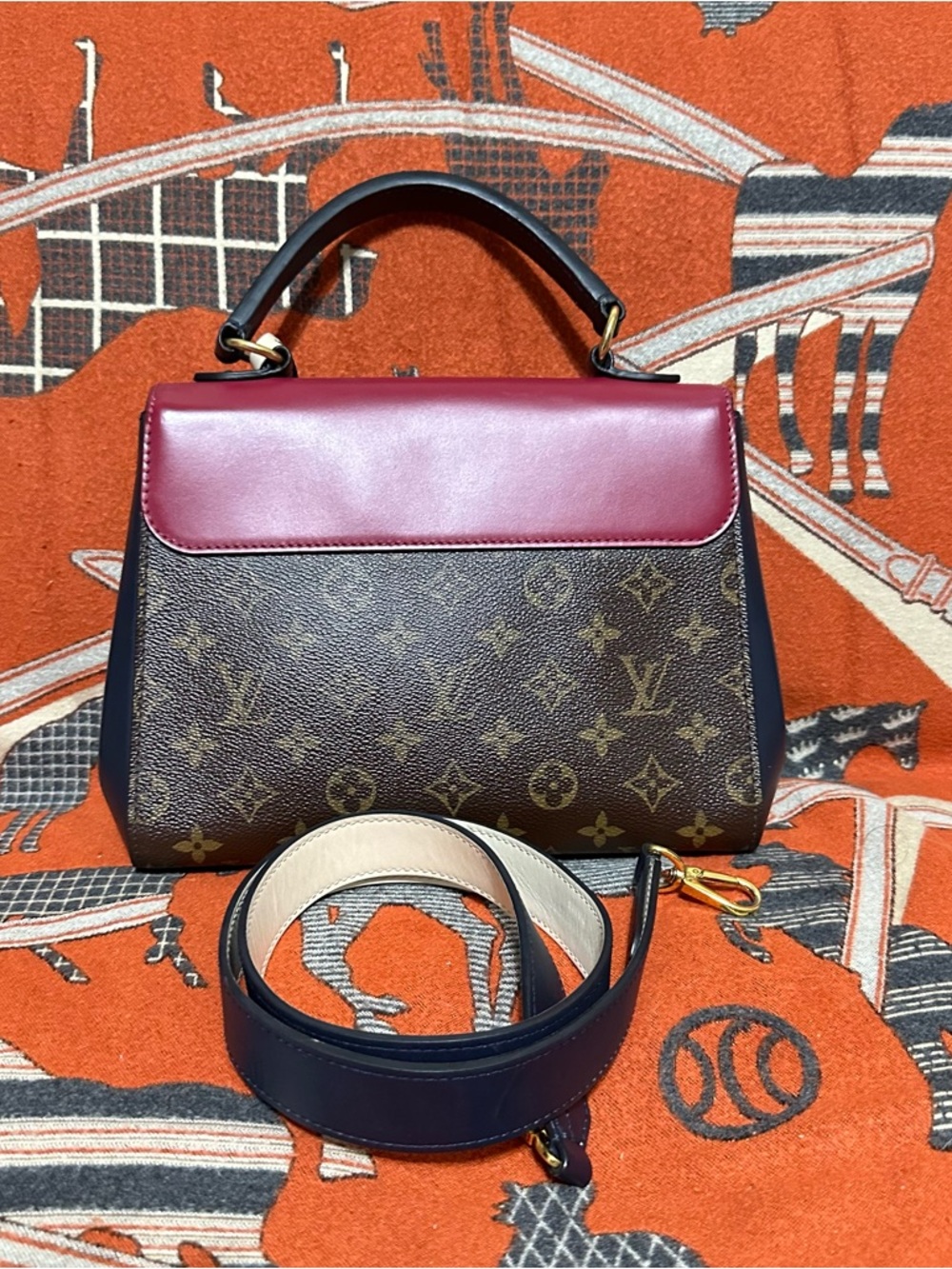 LOUIS VUITTON ❤️🌟CA0139 CLUNY BB W/ DETACHEABLE LONG STRAP ⭐️ - Picture 4 of 13